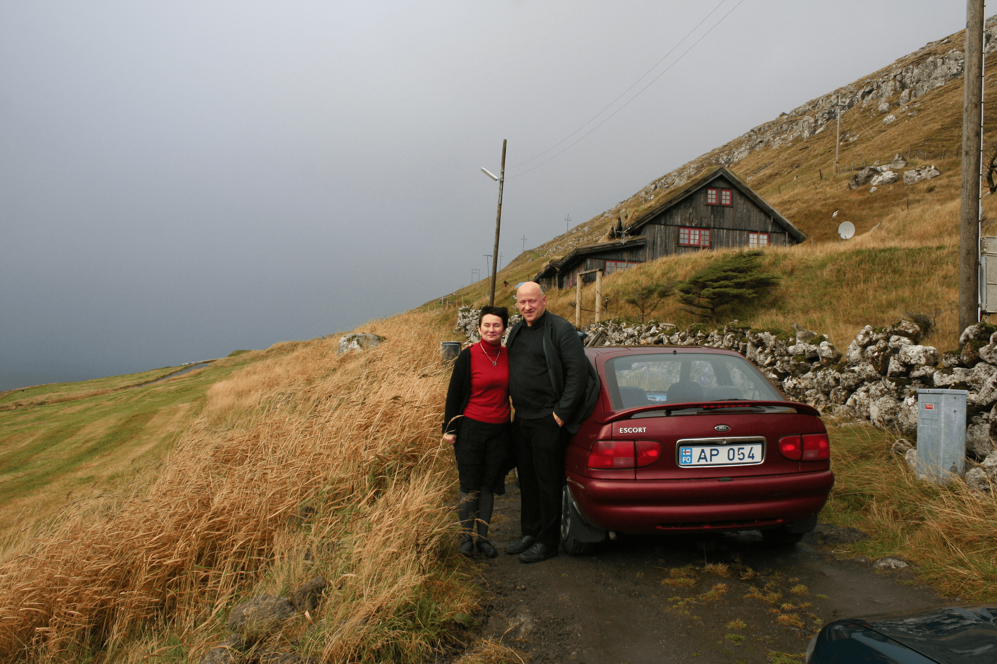 Gavin_Sigvar outside Trondur Patterson's house