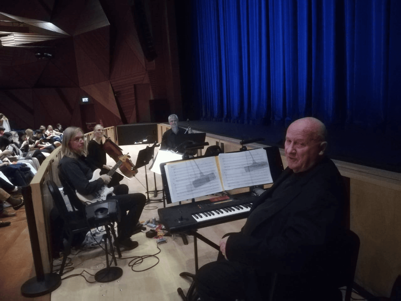 GB Ensemble_pit_Abu Dhabi